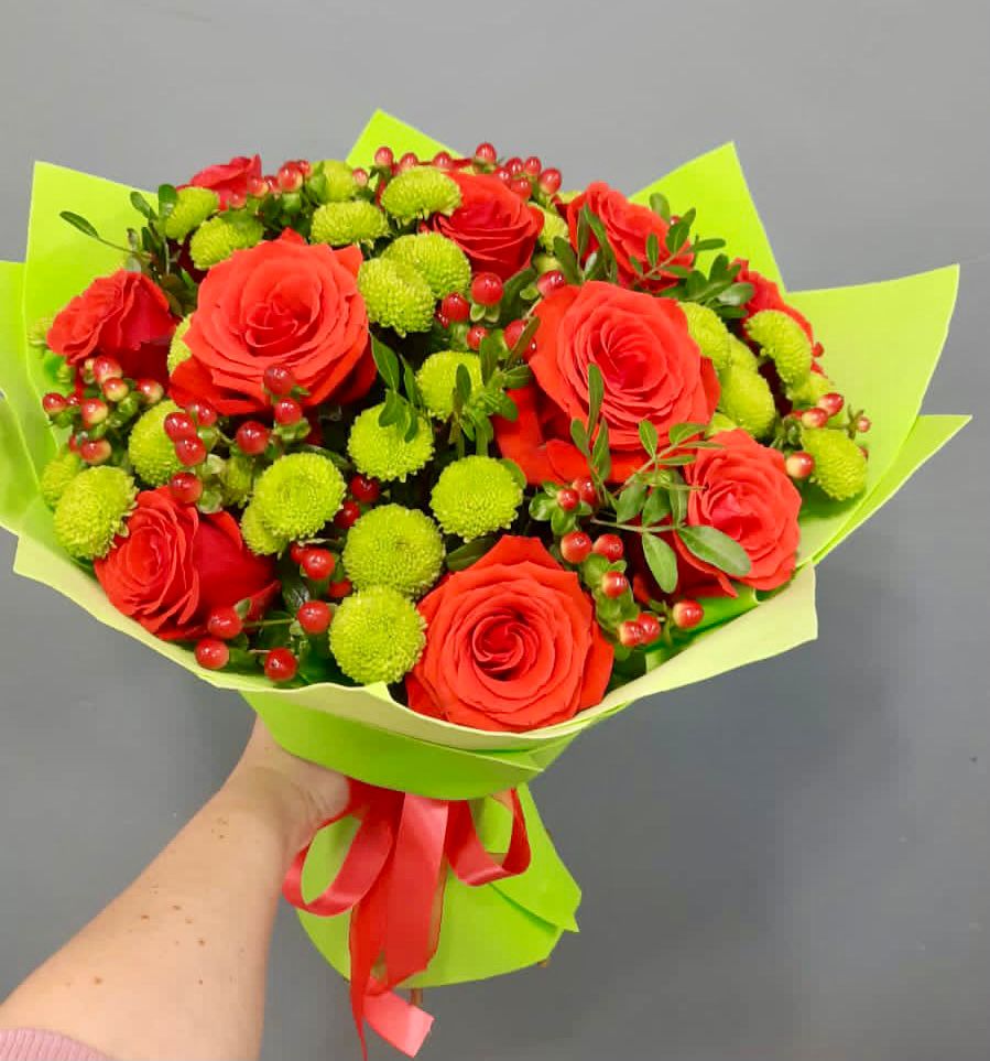 Букет цветов из: Хризантемы и Розы в Новочеркасске