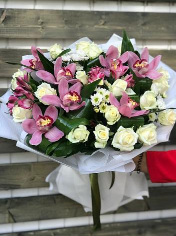 Букет цветов из: Розы и Хризантемы в Новочеркасске