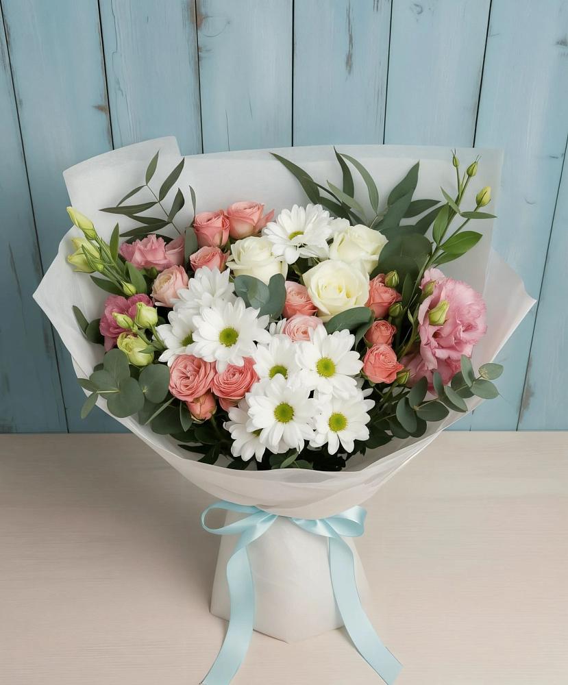 Букет цветов из: Розы, Лизиантусы и Хризантемы в Новочеркасске