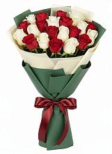Букет Микс из красных и белых роз в Новочеркасске