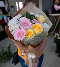 Букет цветов из:  Герберы, Розы и Хризантемы в Новочеркасске