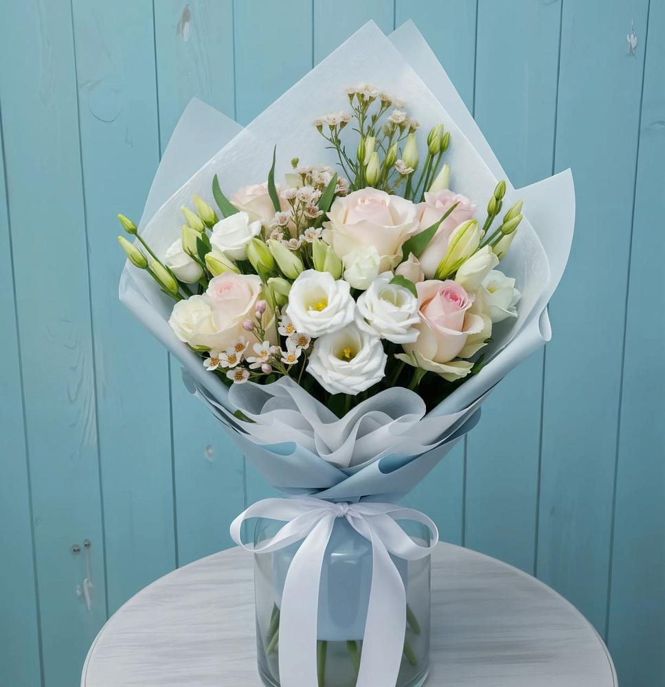 Букет цветов из: Розы и Лизиантусы в Новочеркасске