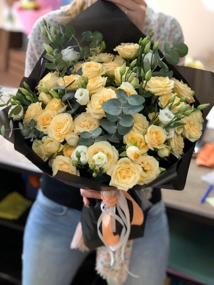 Букет цветов из: Розы и Лизиантусы в Новочеркасске