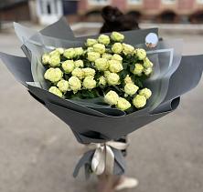 Букет Белые кустовые розы Солинеро в Новочеркасске