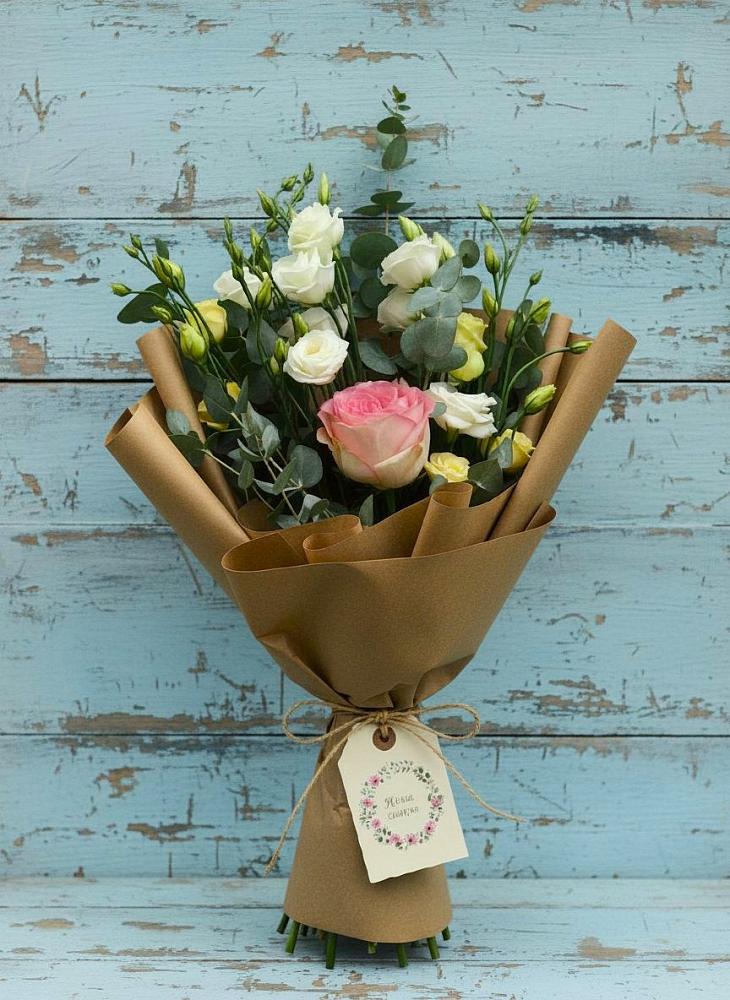 Букет цветов из: Розы и Лизиантусы в Новочеркасске