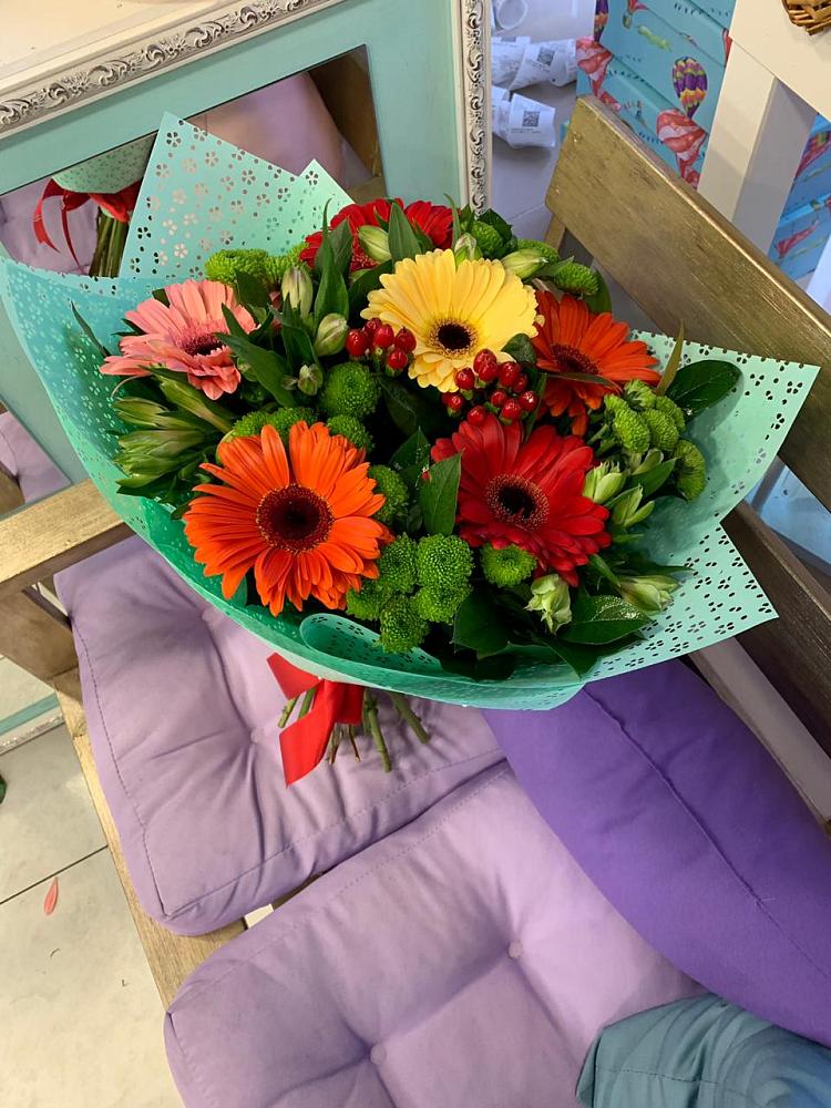 Букет цветов из: Герберы, Хризантемы и Альстромерии в Новочеркасске