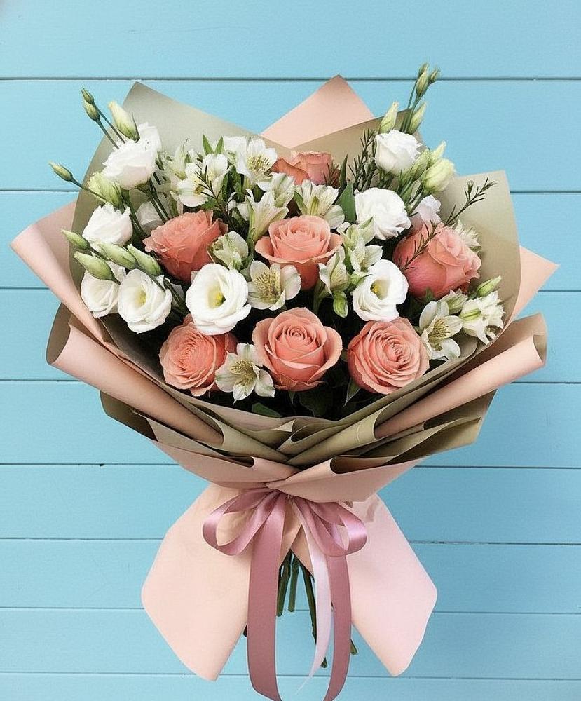 Букет цветов из: Розы, Альстромерии и Лизиантусы в Новочеркасске