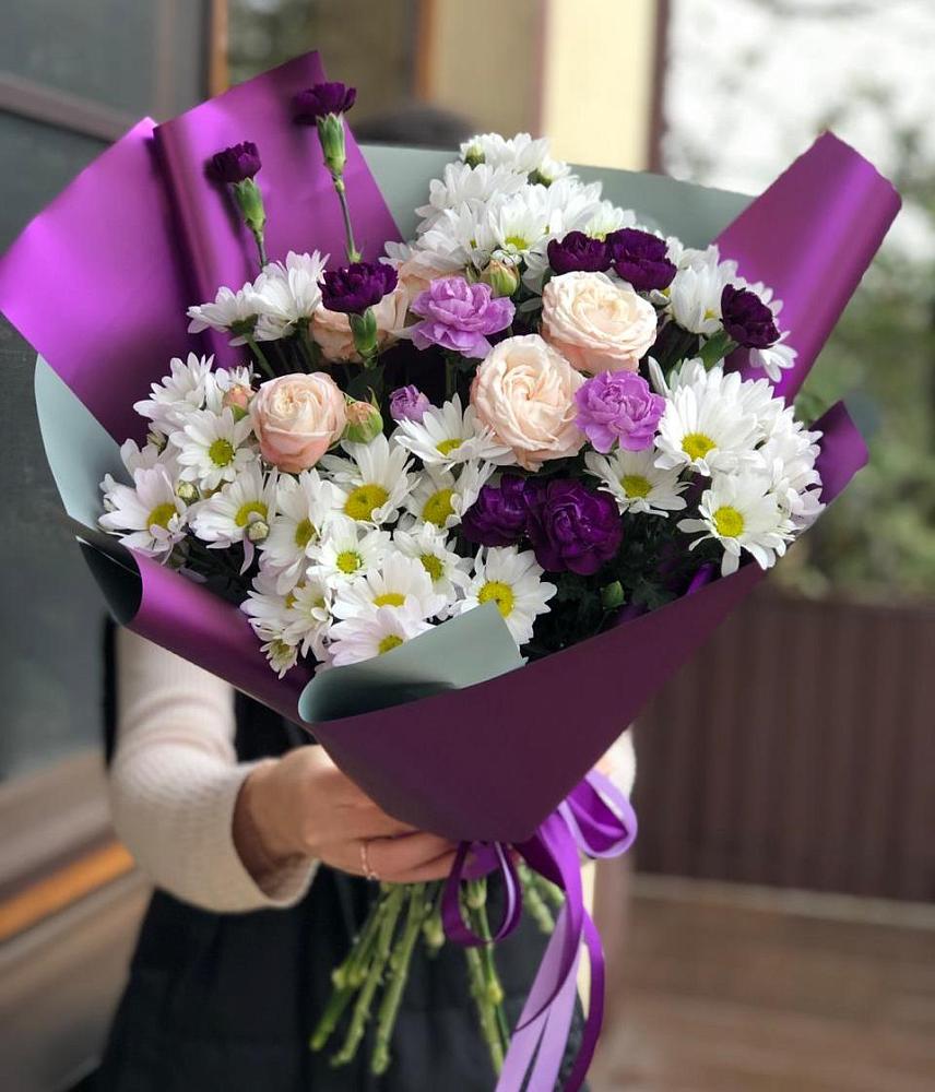 Букет цветов из: Хризантемы, Гвоздики и Розы в Новочеркасске