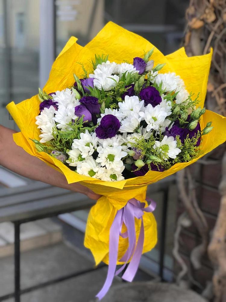 Букет цветов из: Ирисы, Хризантемы и Ромашки в Новочеркасске