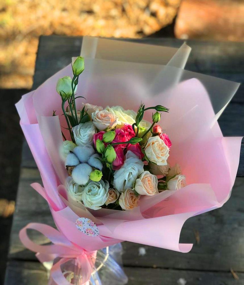 Букет цветов из: Розы и Лизиантусы в Новочеркасске