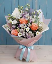 Букет цветов из:  Лизиантусы, Розы, Альстромерии и Гипсофила в Новочеркасске
