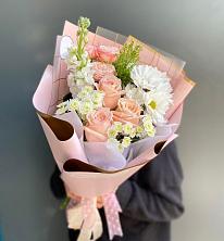 Букет цветов из:  Хризантемы и Розы в Новочеркасске