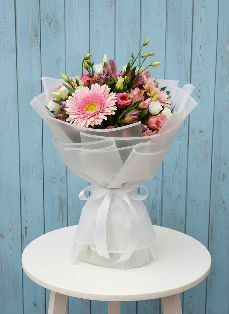 Букет цветов из: Герберы, Альстромерии и Лизиантусы в Новочеркасске