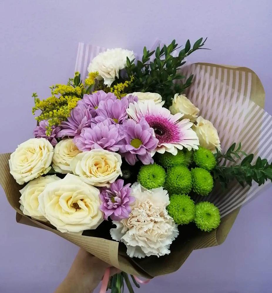 Букет цветов из: Хризантемы, Розы, Гвоздики и Герберы в Новочеркасске