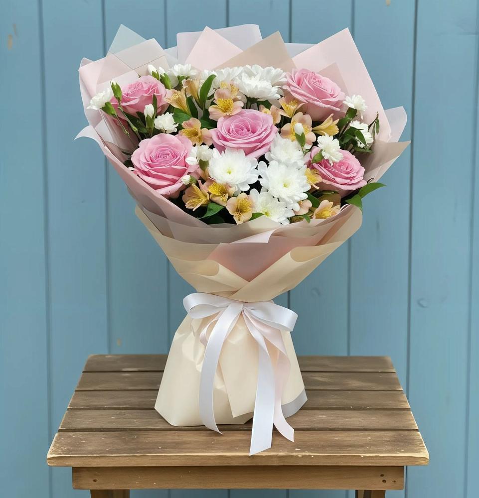 Букет цветов из: Гвоздики, Орхидеи и Розы в Новочеркасске