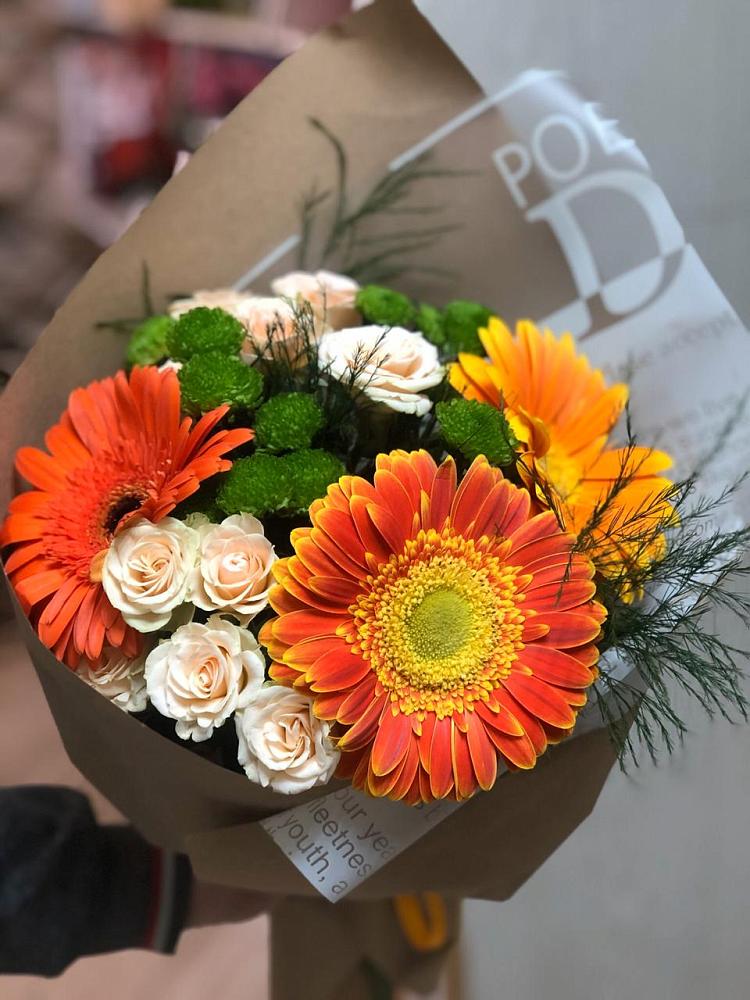 Букет цветов из: Герберы, Хризантемы и Розы в Новочеркасске