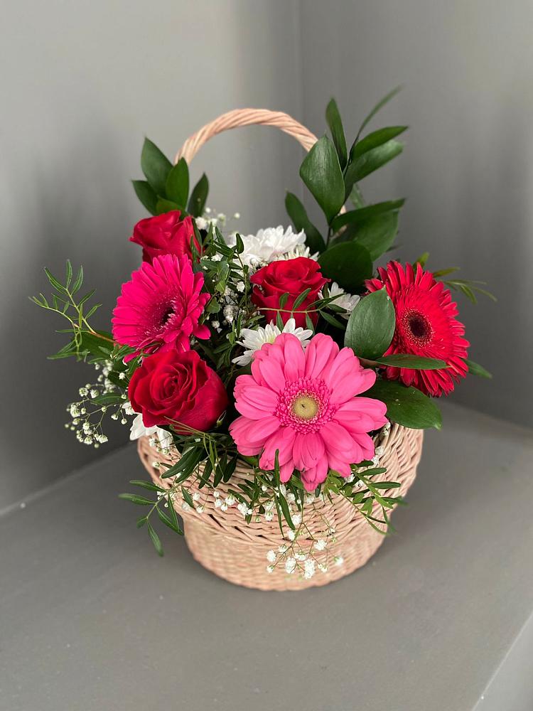 Цветочная композиция из Розы, Хризантемы и Герберы в корзине в Новочеркасске