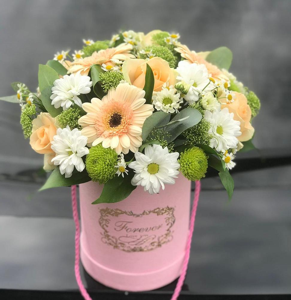 Цветочная композиция из Розы, Герберы и Хризантемы в шляпной коробке в Новочеркасске