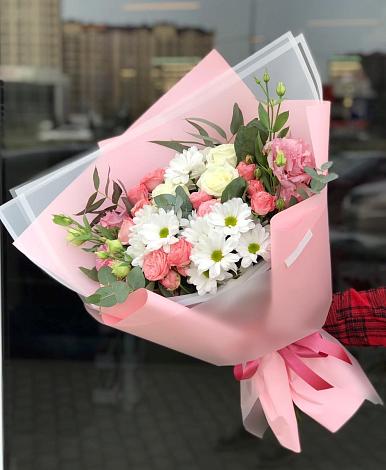 Букет цветов из: Розы, Лизиантусы и Хризантемы в Новочеркасске