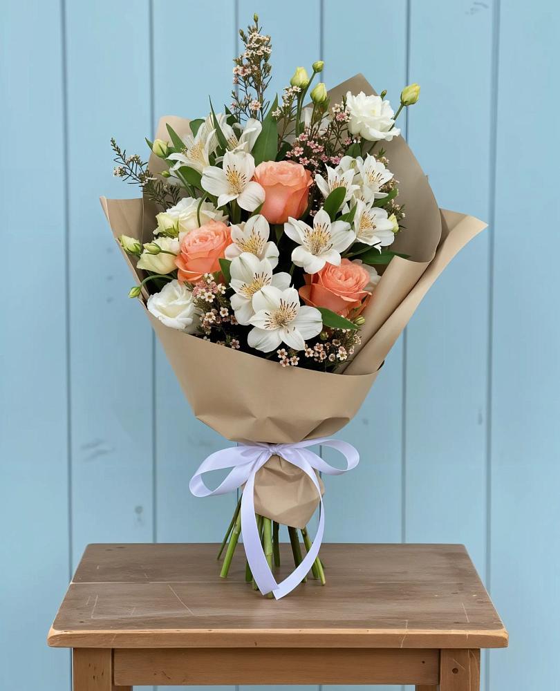 Букет цветов из: Альстромерии, Лизиантусы, Розы и Хризантемы в Новочеркасске