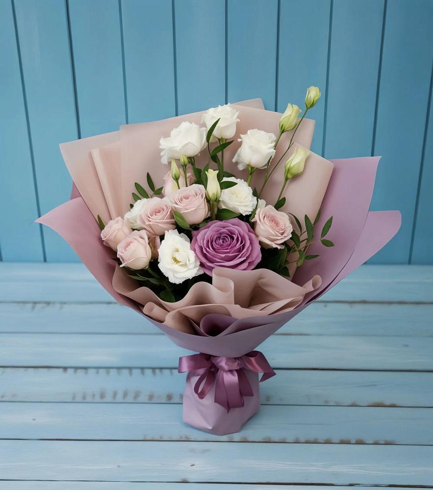 Букет цветов из: Розы и Лизиантусы в Новочеркасске